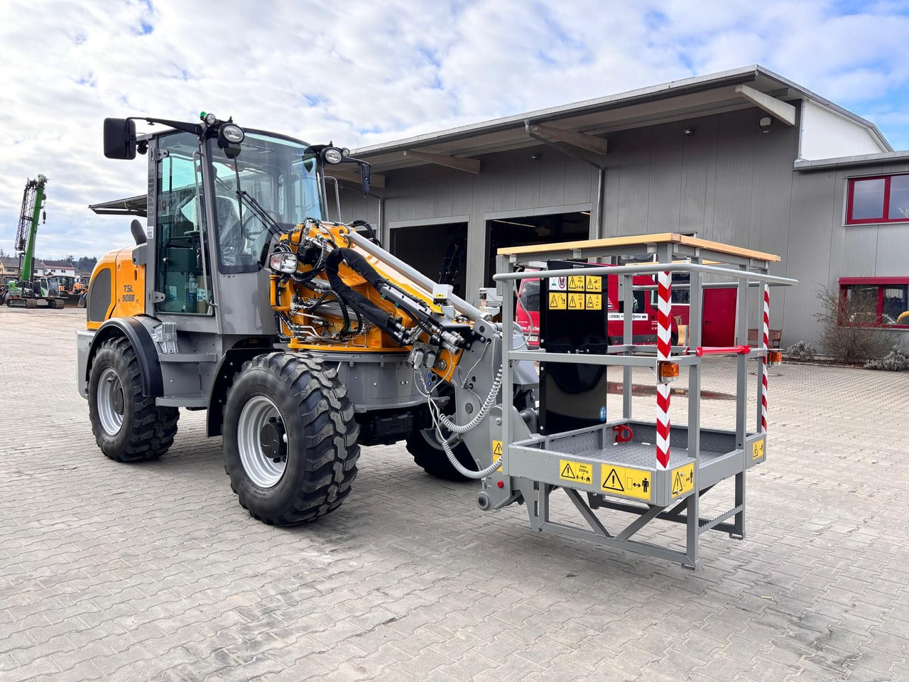 Paus TSL 9088 - Колёсный погрузчик: фото 2 Paus TSL 9088 - Колёсный погрузчик: фото 2