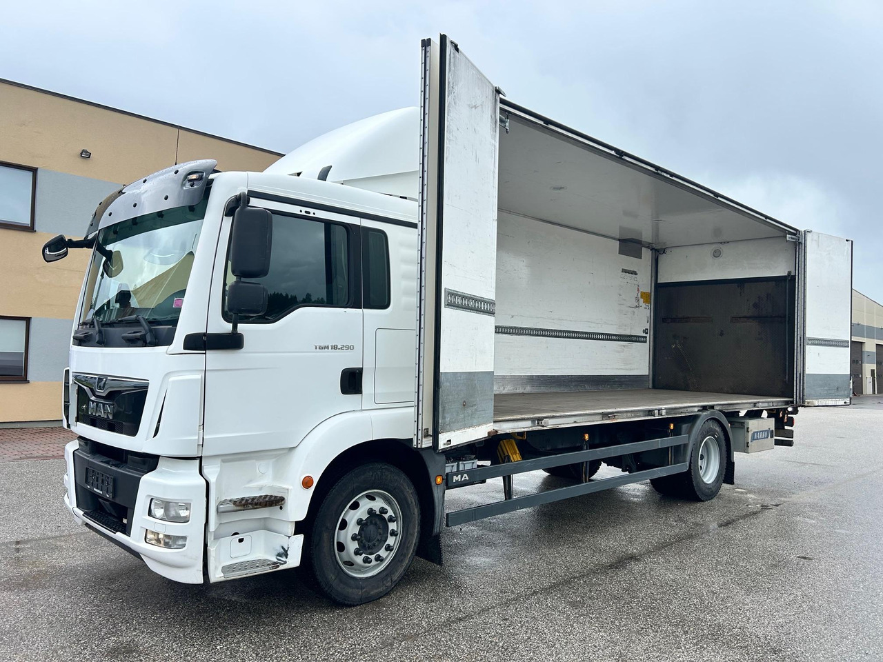 MAN TGM 18.290 - Грузовик с закрытым кузовом: фото 4 MAN TGM 18.290 - Грузовик с закрытым кузовом: фото 4