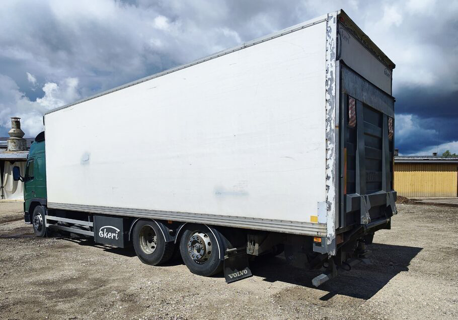 VOLVO FM12 - Грузовик с закрытым кузовом: фото 5 VOLVO FM12 - Грузовик с закрытым кузовом: фото 5