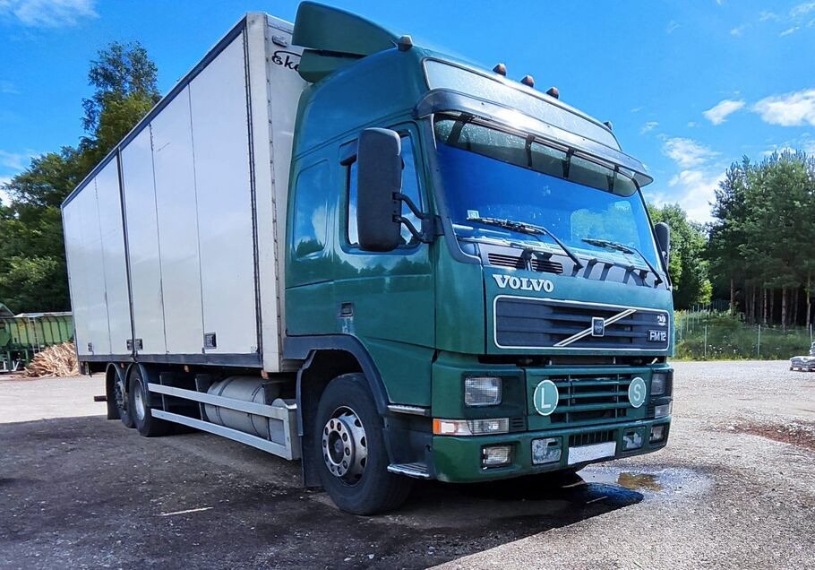 VOLVO FM12 - Грузовик с закрытым кузовом: фото 1 VOLVO FM12 - Грузовик с закрытым кузовом: фото 1