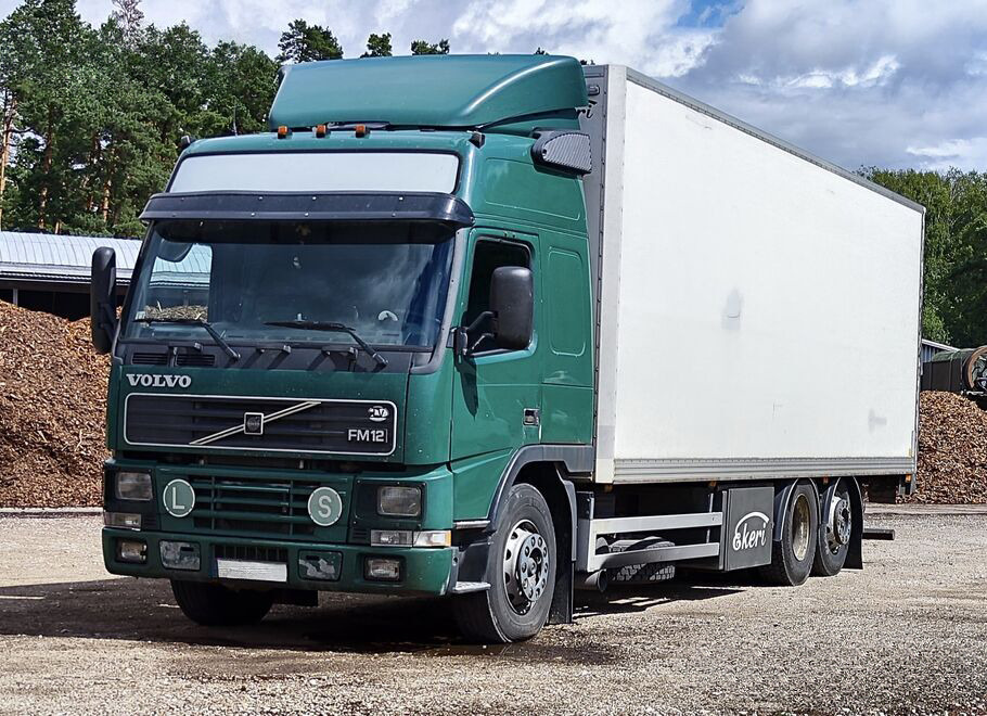 VOLVO FM12 - Грузовик с закрытым кузовом: фото 2 VOLVO FM12 - Грузовик с закрытым кузовом: фото 2