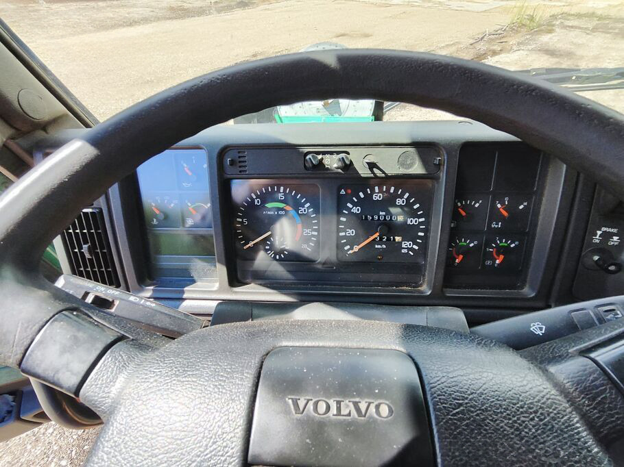 VOLVO FM12 - Грузовик с закрытым кузовом: фото 3 VOLVO FM12 - Грузовик с закрытым кузовом: фото 3