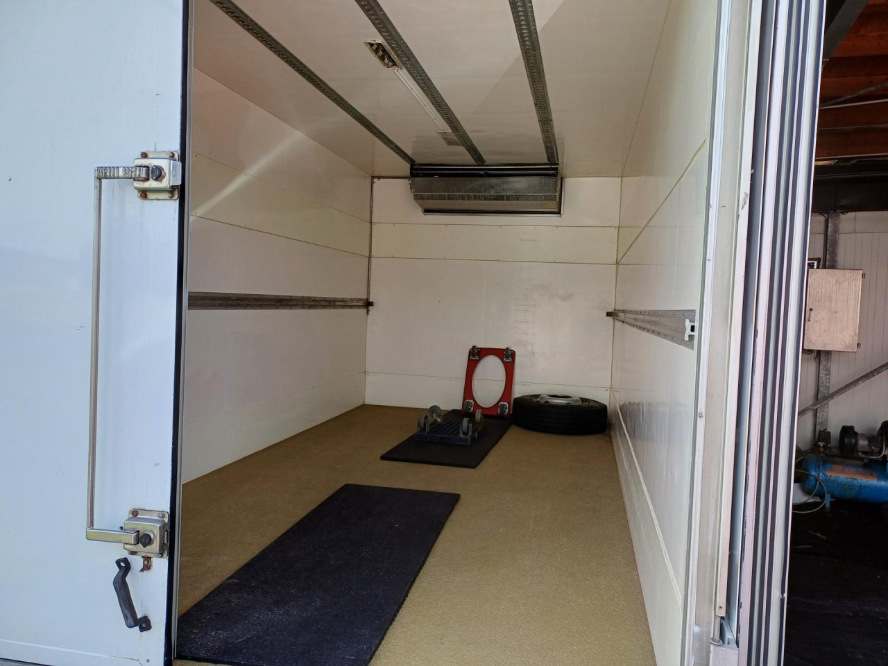 MERCEDES-BENZ 816 Euro5 AHK Luftfeder - Рефрижератор: фото 3 MERCEDES-BENZ 816 Euro5 AHK Luftfeder - Рефрижератор: фото 3