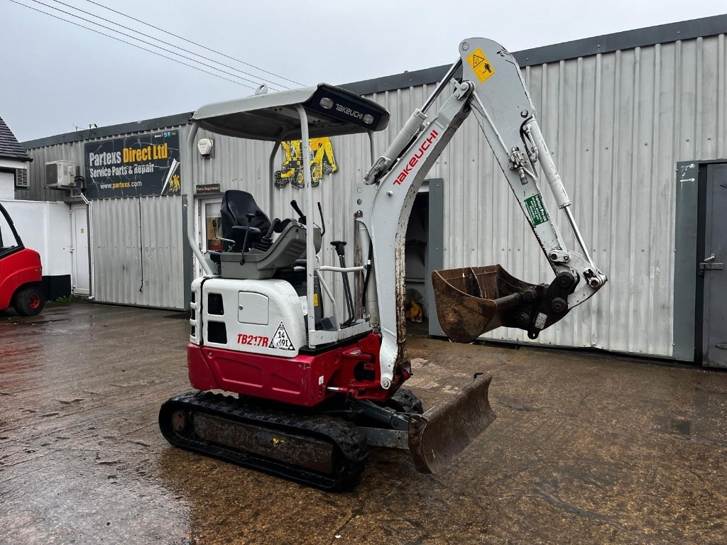 Takeuchi TB 217 R - Мини-экскаватор: фото 2 Takeuchi TB 217 R - Мини-экскаватор: фото 2