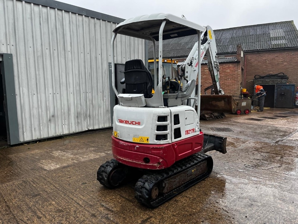 Takeuchi TB 217 R - Мини-экскаватор: фото 3 Takeuchi TB 217 R - Мини-экскаватор: фото 3