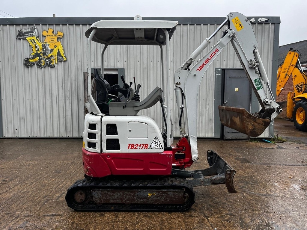 Takeuchi TB 217 R - Мини-экскаватор: фото 1 Takeuchi TB 217 R - Мини-экскаватор: фото 1
