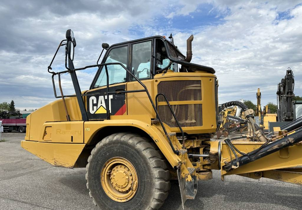 Сочленённый самосвал CAT 730 C Auto lubrication + Klima CE + EPA: фото 39 Сочленённый самосвал CAT 730 C Auto lubrication + Klima CE + EPA: фото 39