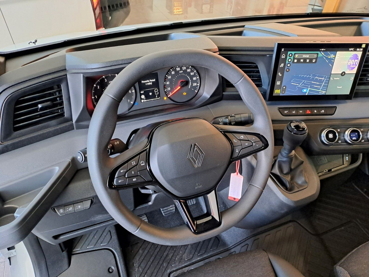 Renault Master L2H2 150 - NAV Klimaaut. Holzb. 270° - Цельнометаллический фургон: фото 4 Renault Master L2H2 150 - NAV Klimaaut. Holzb. 270° - Цельнометаллический фургон: фото 4