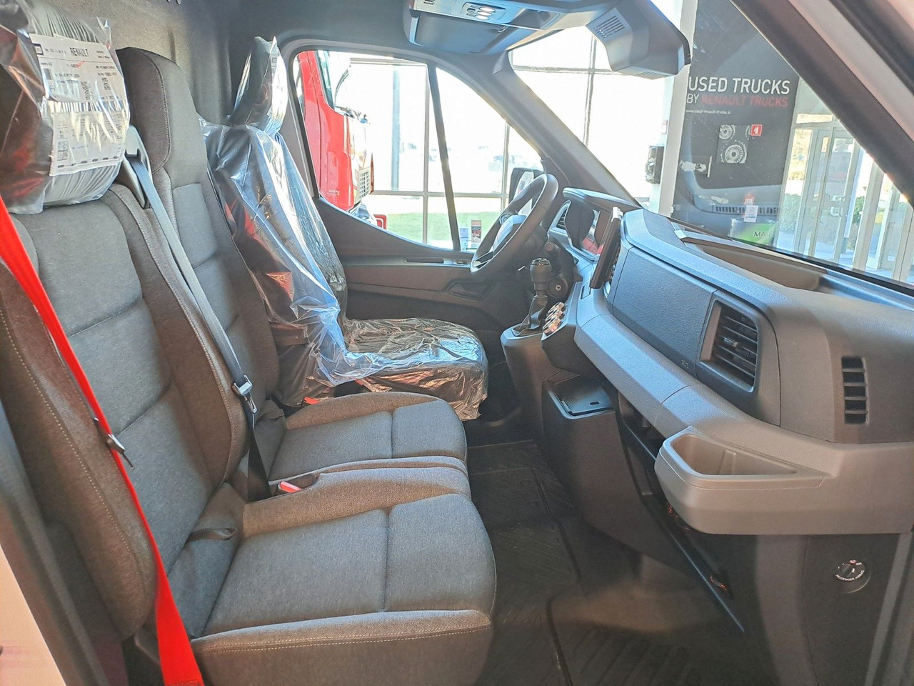 Цельнометаллический фургон Renault Master L3H2 150 - NAV Klimaaut. Holzb. 270°: фото 12