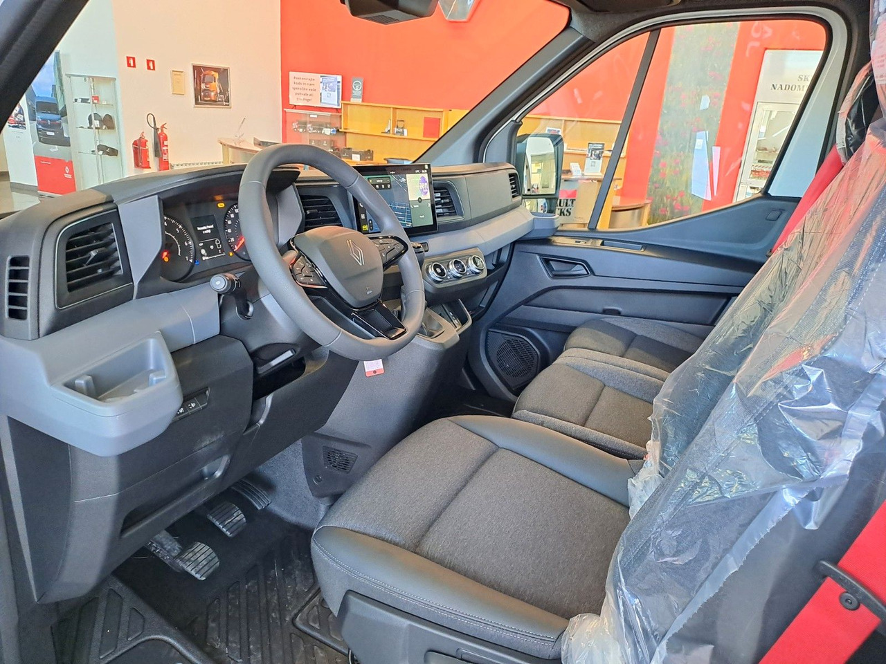 Цельнометаллический фургон Renault Master L3H2 150 - NAV Klimaaut. Holzb. 270°: фото 11