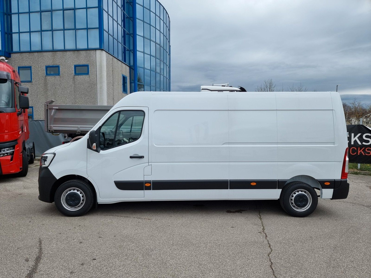 Renault Master L3H2 3,5t 150 PRO+ - Цельнометаллический фургон: фото 2 Renault Master L3H2 3,5t 150 PRO+ - Цельнометаллический фургон: фото 2