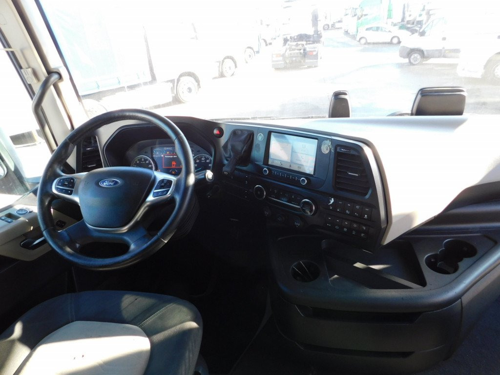 Фото интерьера 1: Тягач Ford F max 4x2 scab e6 12s2620
