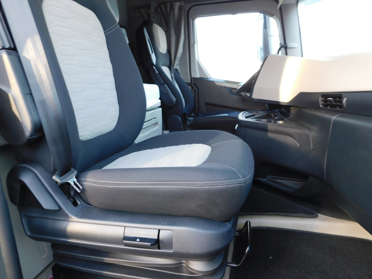 Ford F max 4x2 scab e6 12tx2620 - Тягач: фото 5 Ford F max 4x2 scab e6 12tx2620 - Тягач: фото 5