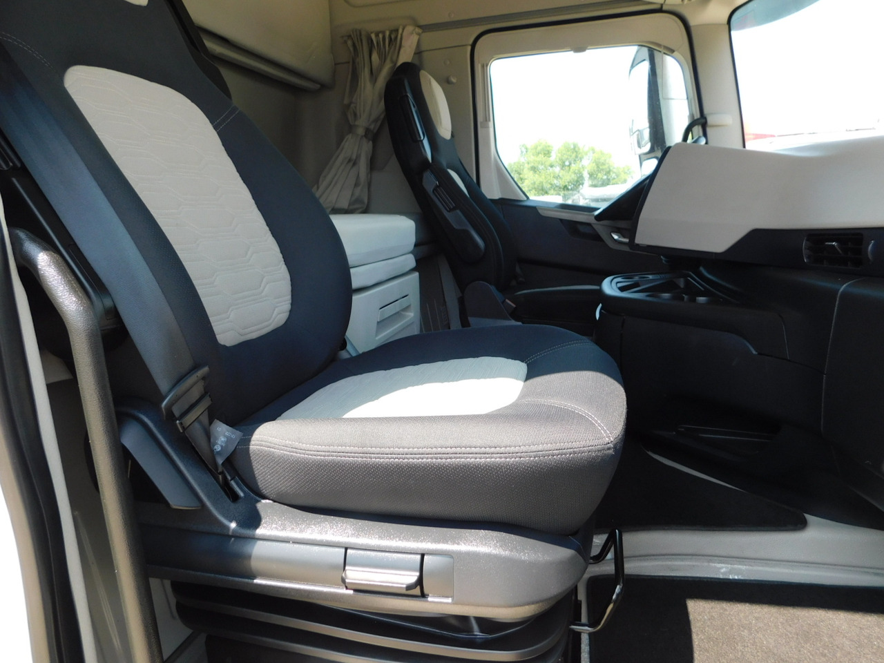 Ford F max 4x2 scab e6 12tx2620 ecotorq - Тягач: фото 5 Ford F max 4x2 scab e6 12tx2620 ecotorq - Тягач: фото 5