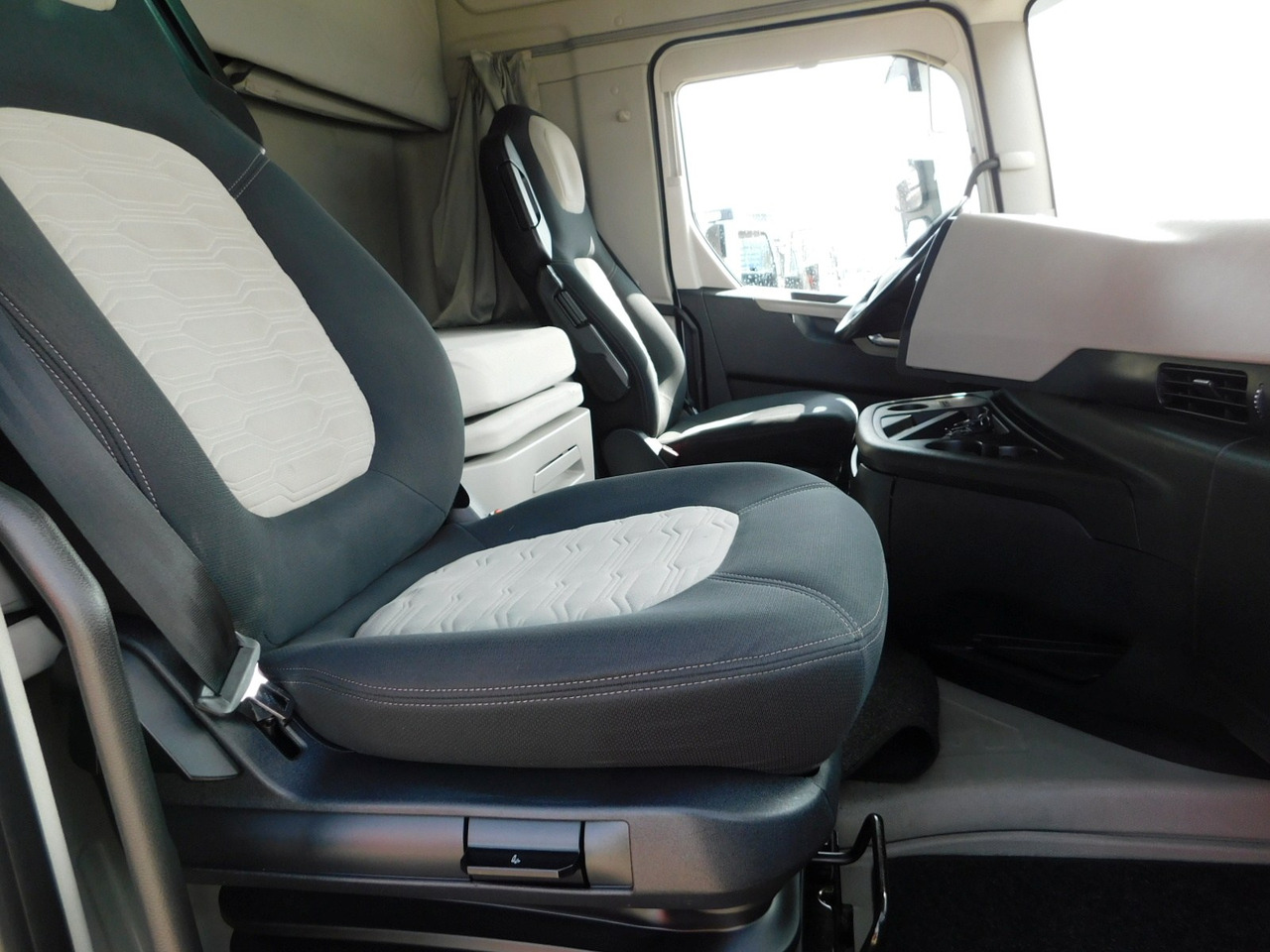 Ford F max ll 4x2 scab e6 12tx2620 - Тягач: фото 5 Ford F max ll 4x2 scab e6 12tx2620 - Тягач: фото 5