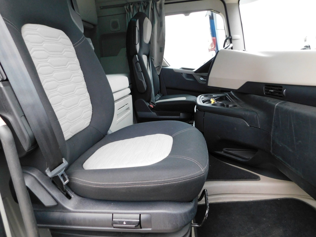 Ford F max ll 4x2 scab e6 12tx2620 - Тягач: фото 5 Ford F max ll 4x2 scab e6 12tx2620 - Тягач: фото 5