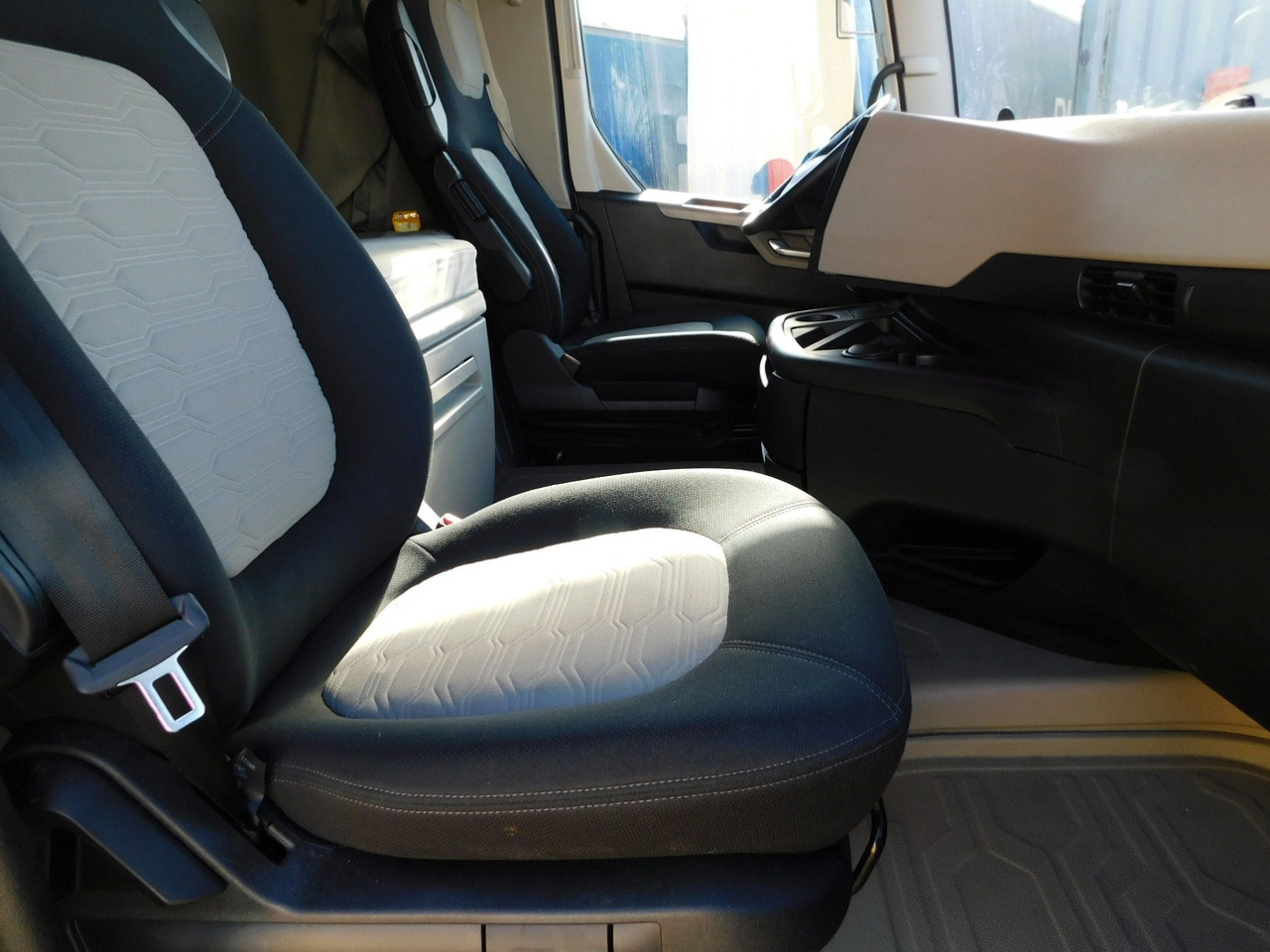 Ford F max ll 4x2 scab e6 eco 16spdamt ecotorq - Тягач: фото 5 Ford F max ll 4x2 scab e6 eco 16spdamt ecotorq - Тягач: фото 5