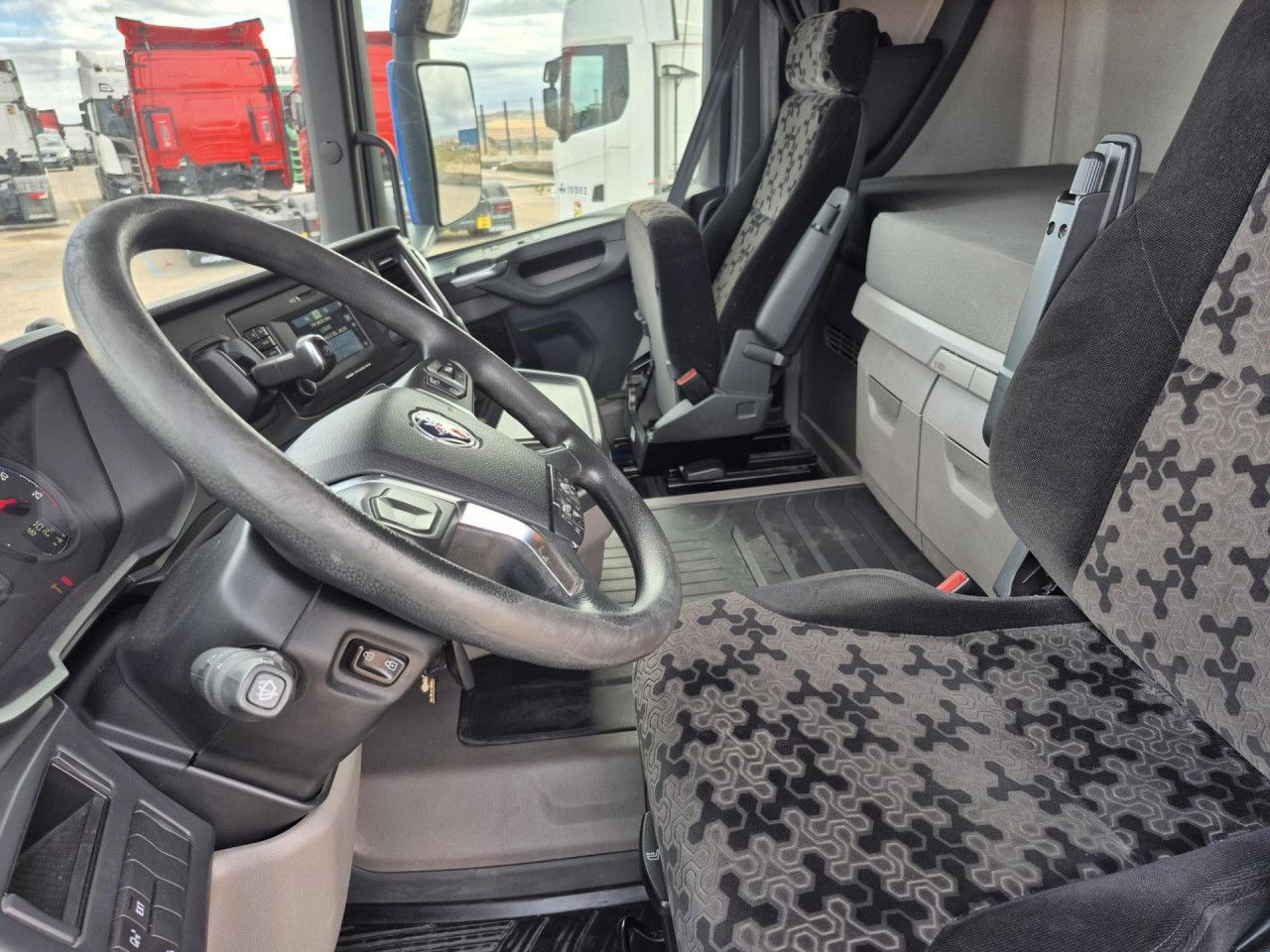 Тягач Scania R 650: фото 6 Тягач Scania R 650: фото 6