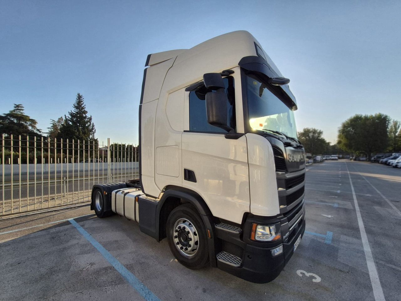 Scania R450 - Тягач: фото 2 Scania R450 - Тягач: фото 2