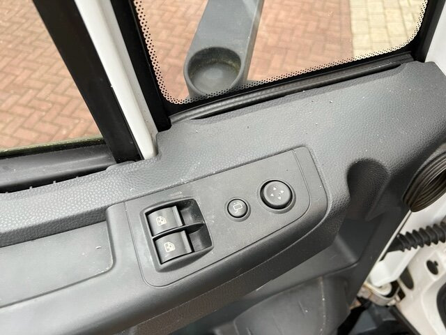 EuroCargo ML140E28 4x2 EuroCargo ML140E28 4x2, 41 cbm - Грузовик с закрытым кузовом: фото 3 EuroCargo ML140E28 4x2 EuroCargo ML140E28 4x2, 41 cbm - Грузовик с закрытым кузовом: фото 3