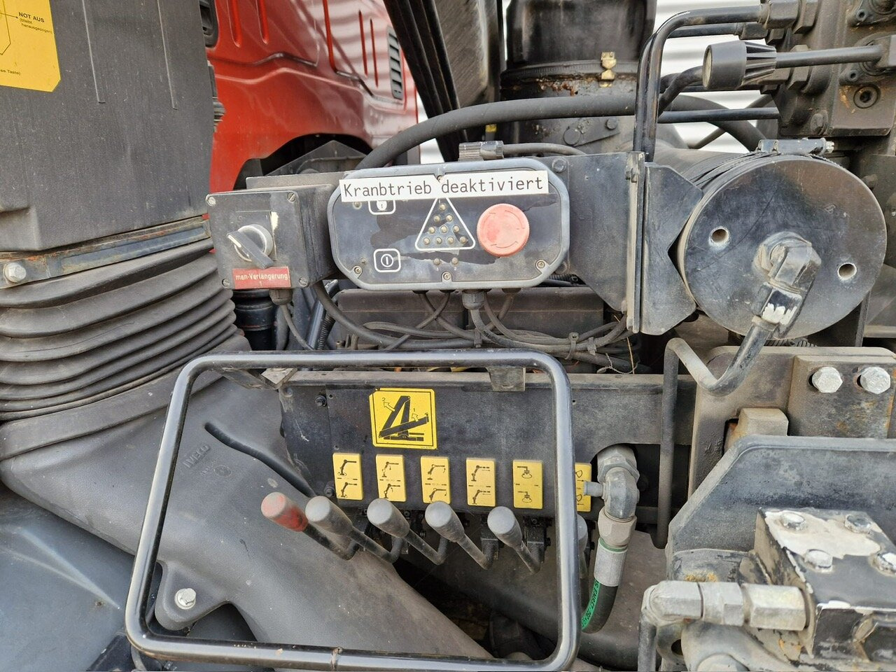 EuroTech 240E38 6x2-4 EuroTech 240E38 6x2-4, Lift-/Lenkachse, Seilwinde, Kran Hiab 100 - Крюковой мультилифт, Автоманипулятор: фото 3 EuroTech 240E38 6x2-4 EuroTech 240E38 6x2-4, Lift-/Lenkachse, Seilwinde, Kran Hiab 100 - Крюковой мультилифт, Автоманипулятор: фото 3