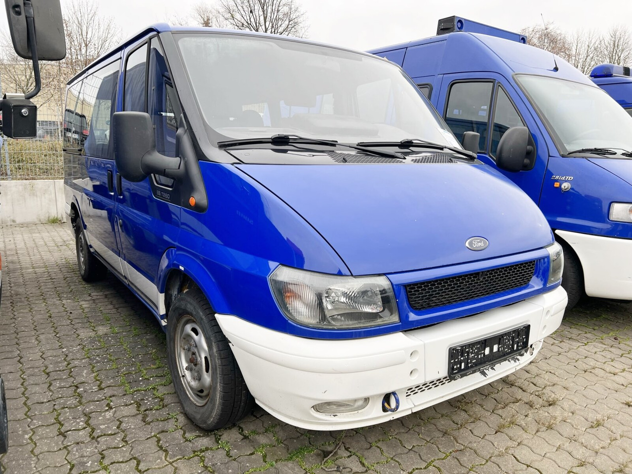Ford Ford Transit 2,0 TDE 4x2 Ford Transit 2,0 TDE 4x2, EX-THW, 6 Sitze - Грузопассажирский фургон: фото 2 Ford Ford Transit 2,0 TDE 4x2 Ford Transit 2,0 TDE 4x2, EX-THW, 6 Sitze - Грузопассажирский фургон: фото 2