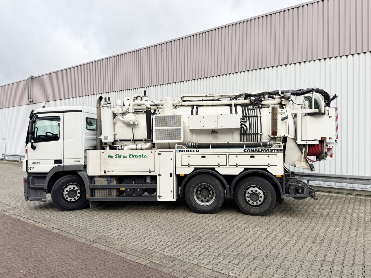 Mercedes-Benz Actros 2536 L 6x2 Actros 2536 L 6x2, Müller Saug- und Spülwagen ca. 10,5m³, Lenkachse - Грузовик: фото 5 Mercedes-Benz Actros 2536 L 6x2 Actros 2536 L 6x2, Müller Saug- und Spülwagen ca. 10,5m³, Lenkachse - Грузовик: фото 5