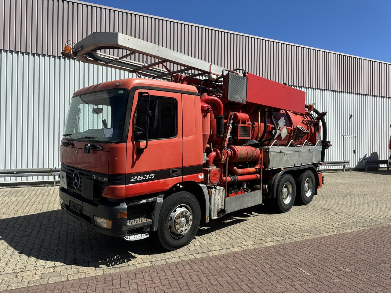 Mercedes-Benz Actros 2635 6x4 Actros 2635 6x4, Kutschke Saug- und Spülwagen ca. 13,5m³ - Грузовик: фото 1 Mercedes-Benz Actros 2635 6x4 Actros 2635 6x4, Kutschke Saug- und Spülwagen ca. 13,5m³ - Грузовик: фото 1