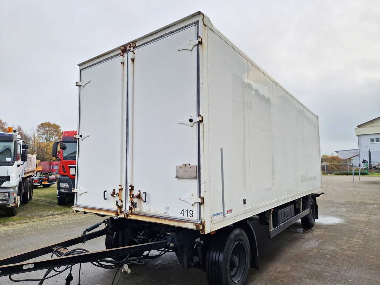 Kleiderkofferanhänger Hofmann, Kleiderkofferanhänger, durchladbar, LBW BÄR, 42 cbm - Прицеп-фургон: фото 3 Kleiderkofferanhänger Hofmann, Kleiderkofferanhänger, durchladbar, LBW BÄR, 42 cbm - Прицеп-фургон: фото 3