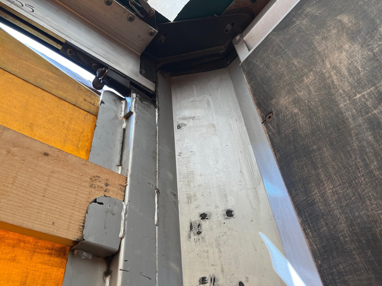 Krone SDP 27 eLCUQ-CS SDP 27 eLCUQ-CS, Coilmulde, Edscha-Verdeck, Hubdach, ca. 93m³ - Тентованный полуприцеп: фото 2 Krone SDP 27 eLCUQ-CS SDP 27 eLCUQ-CS, Coilmulde, Edscha-Verdeck, Hubdach, ca. 93m³ - Тентованный полуприцеп: фото 2