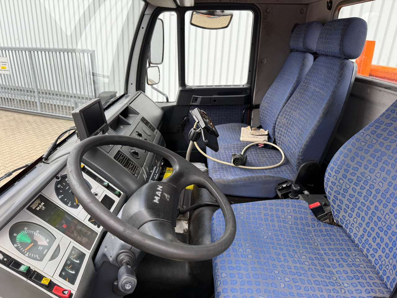 MAN 14.225 LAK 4x4 BB 14.225 LAK 4x4 BB, Winterdienstausstattung - Самосвал: фото 3 MAN 14.225 LAK 4x4 BB 14.225 LAK 4x4 BB, Winterdienstausstattung - Самосвал: фото 3