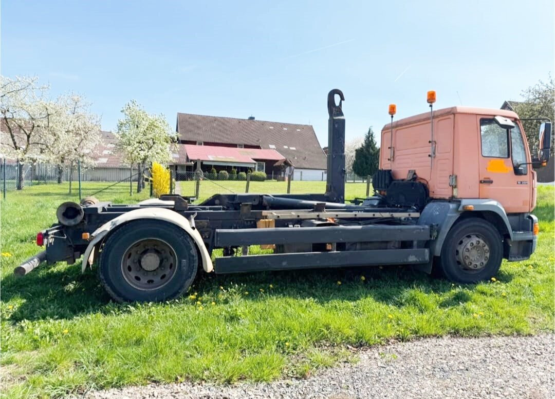 MAN LE 18.280 4x2 LL LE 18.280 4x2 LL, 6-Zylinder, Winterdienstausstattung - Крюковой мультилифт: фото 4 MAN LE 18.280 4x2 LL LE 18.280 4x2 LL, 6-Zylinder, Winterdienstausstattung - Крюковой мультилифт: фото 4