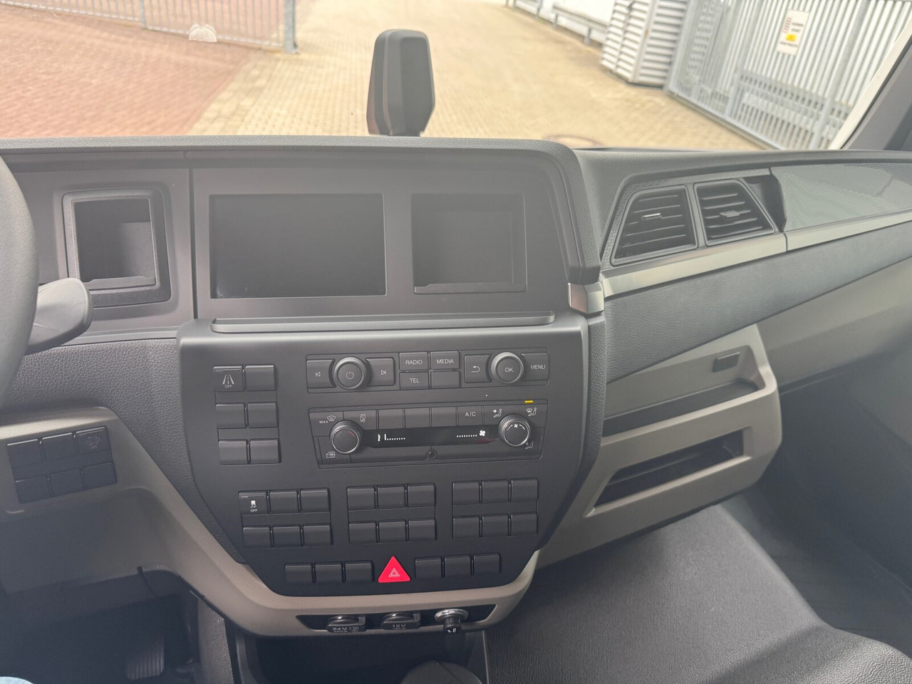 Новый Грузовик бортовой/ Платформа MAN TGL 12.190 4x2 BL TGL 12.190 4x2 BL: фото 6