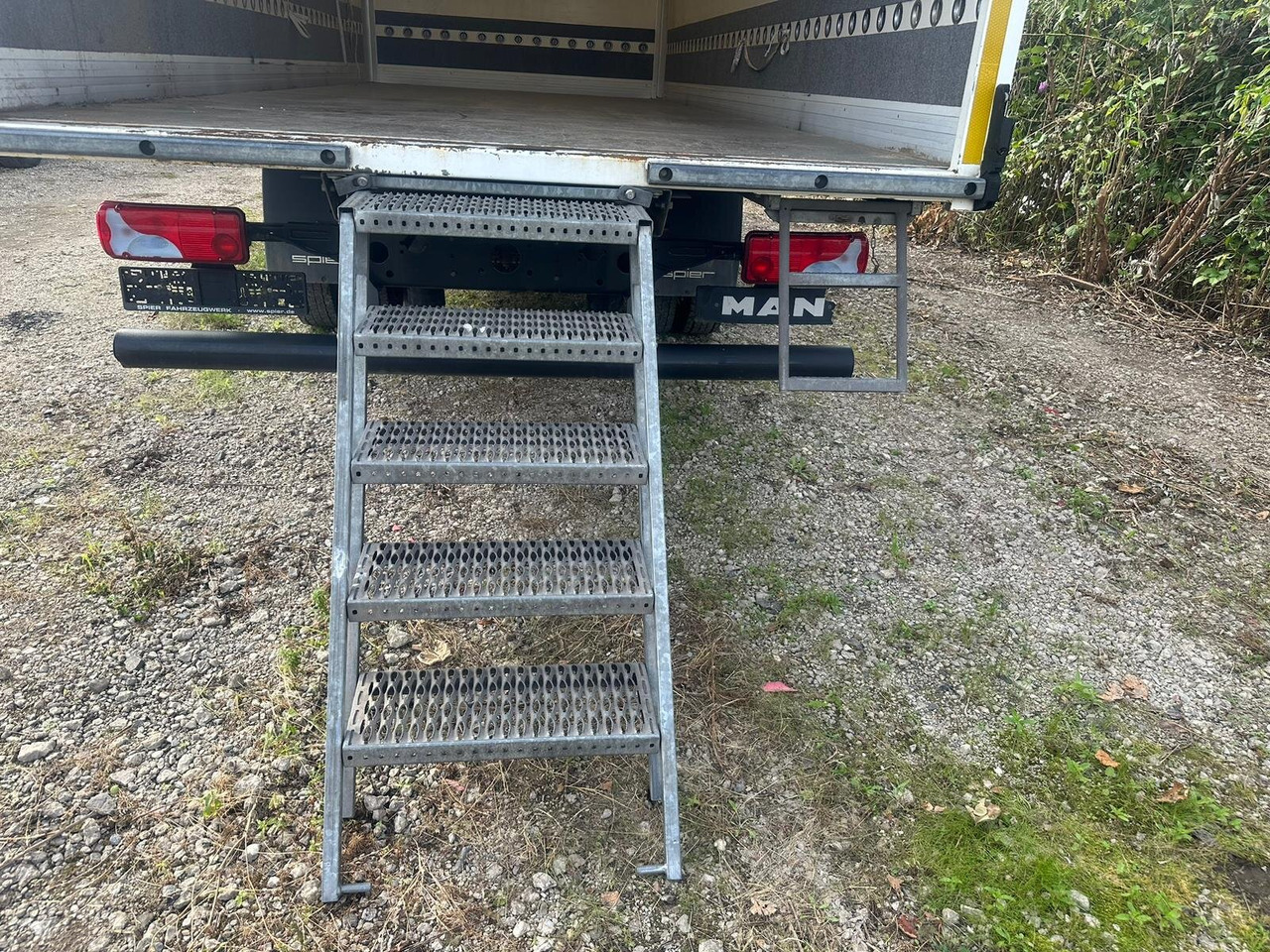 Грузовик с закрытым кузовом MAN TGL 8.150 4x2 BL TGL 8.150 4x2 BL, Möbelkoffer mit Rolltor: фото 13 Грузовик с закрытым кузовом MAN TGL 8.150 4x2 BL TGL 8.150 4x2 BL, Möbelkoffer mit Rolltor: фото 13