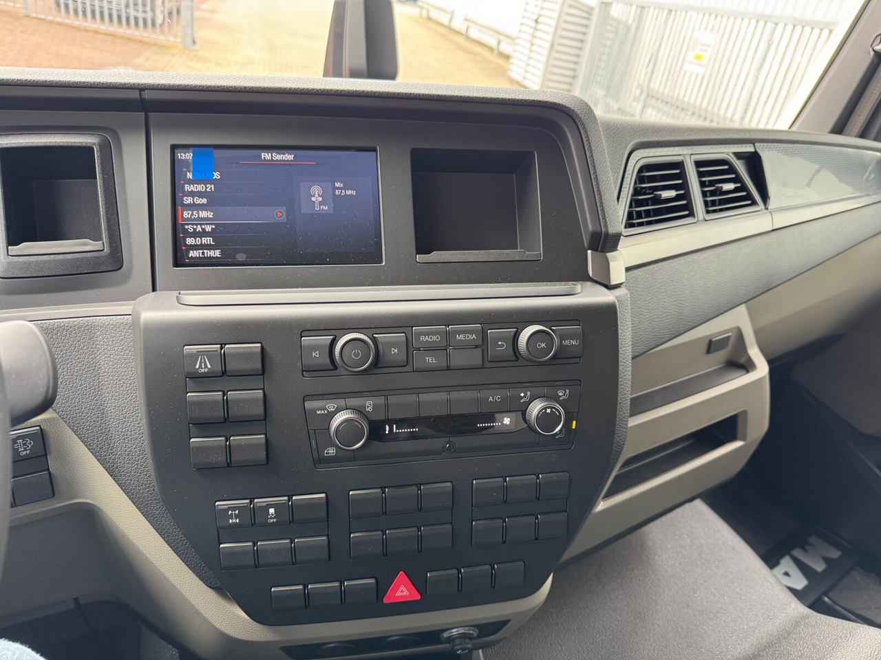 MAN TGL 8.160 4x2 BL CH TGL 8.160 4x2 BL CH, 3x VORHANDEN! - Грузовик-шасси: фото 5 MAN TGL 8.160 4x2 BL CH TGL 8.160 4x2 BL CH, 3x VORHANDEN! - Грузовик-шасси: фото 5