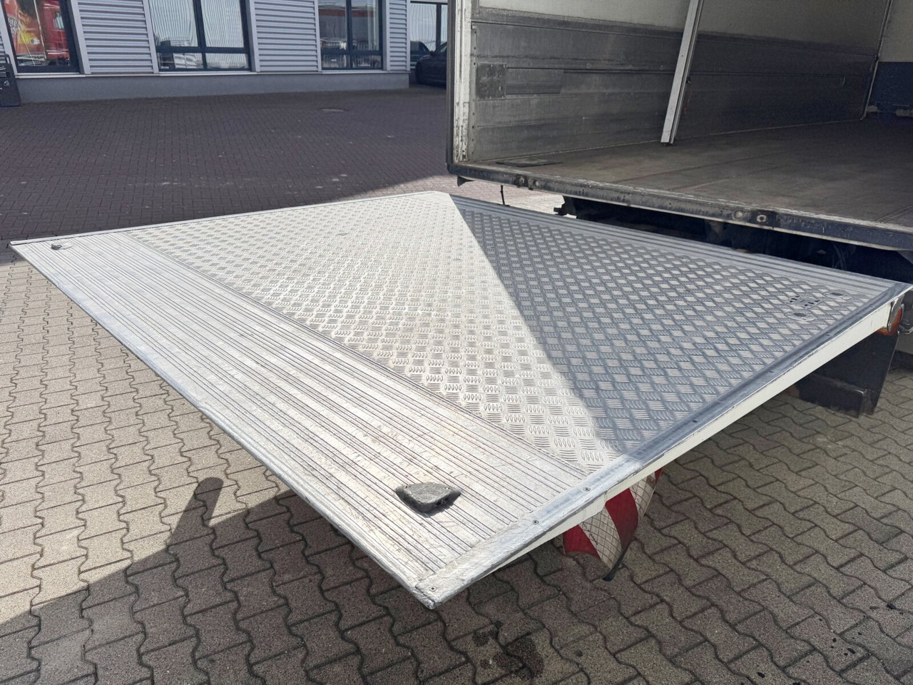 Грузовик с закрытым кузовом MAN TGM 26.340 6x2-4 LL TGM 26.340 6x2-4 LL, Getränkekoffer, Lenk-/Liftachse, LBW MBB, 2x AHK: фото 12