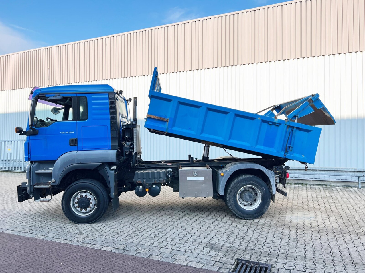 MAN TGS 18.360 4X4 BL TGS 18.360 4X4 BL, Hinterkipper, hydr. Heckklappe, Winterdienstausstattung - Самосвал: фото 3 MAN TGS 18.360 4X4 BL TGS 18.360 4X4 BL, Hinterkipper, hydr. Heckklappe, Winterdienstausstattung - Самосвал: фото 3