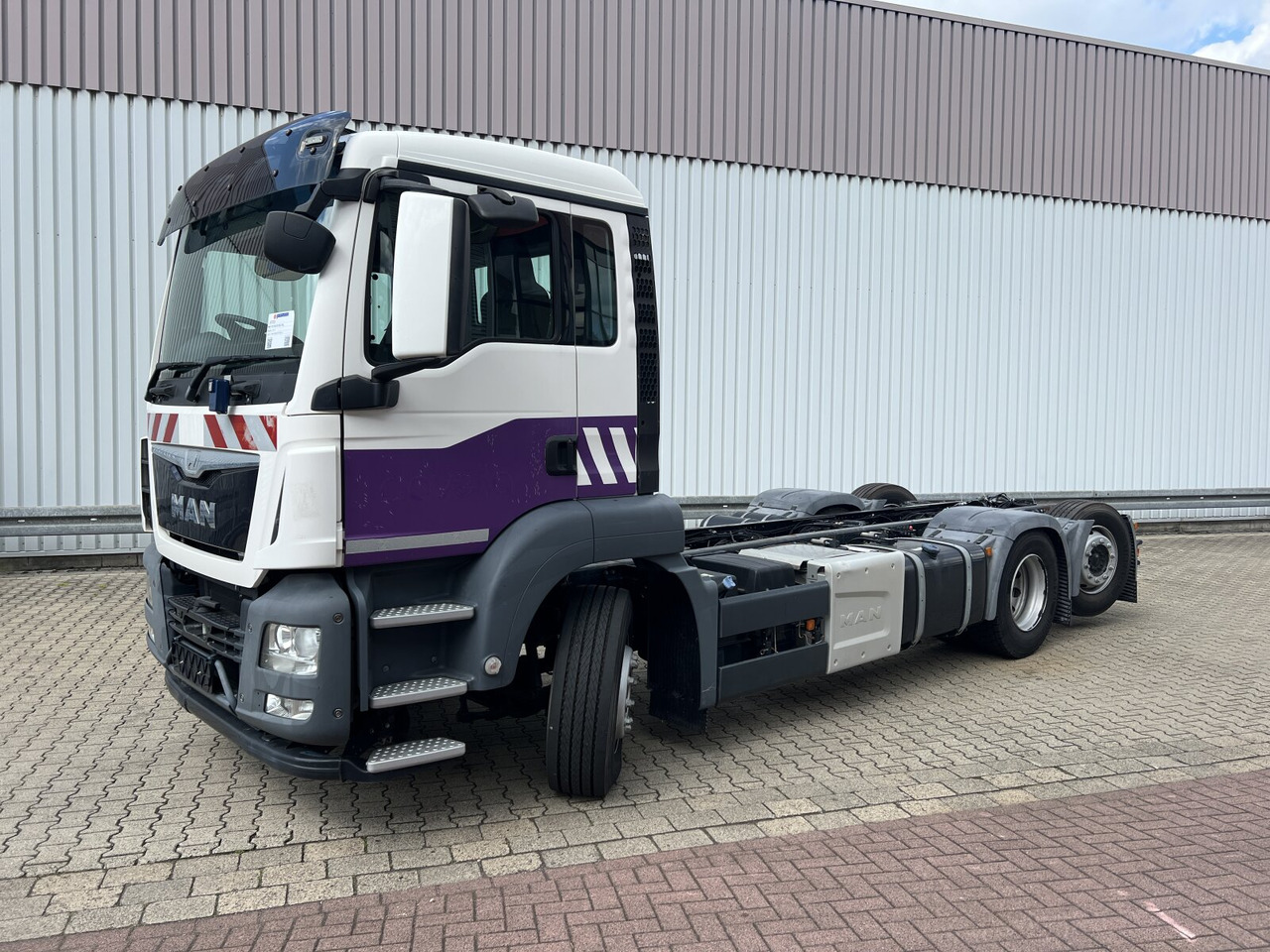 MAN TGS 26.320 6X2-4 BL TGS 26.320 6X2-4 BL, Lenk-/Liftachse, Rechtslenker, Export Only! - Грузовик-шасси: фото 1 MAN TGS 26.320 6X2-4 BL TGS 26.320 6X2-4 BL, Lenk-/Liftachse, Rechtslenker, Export Only! - Грузовик-шасси: фото 1