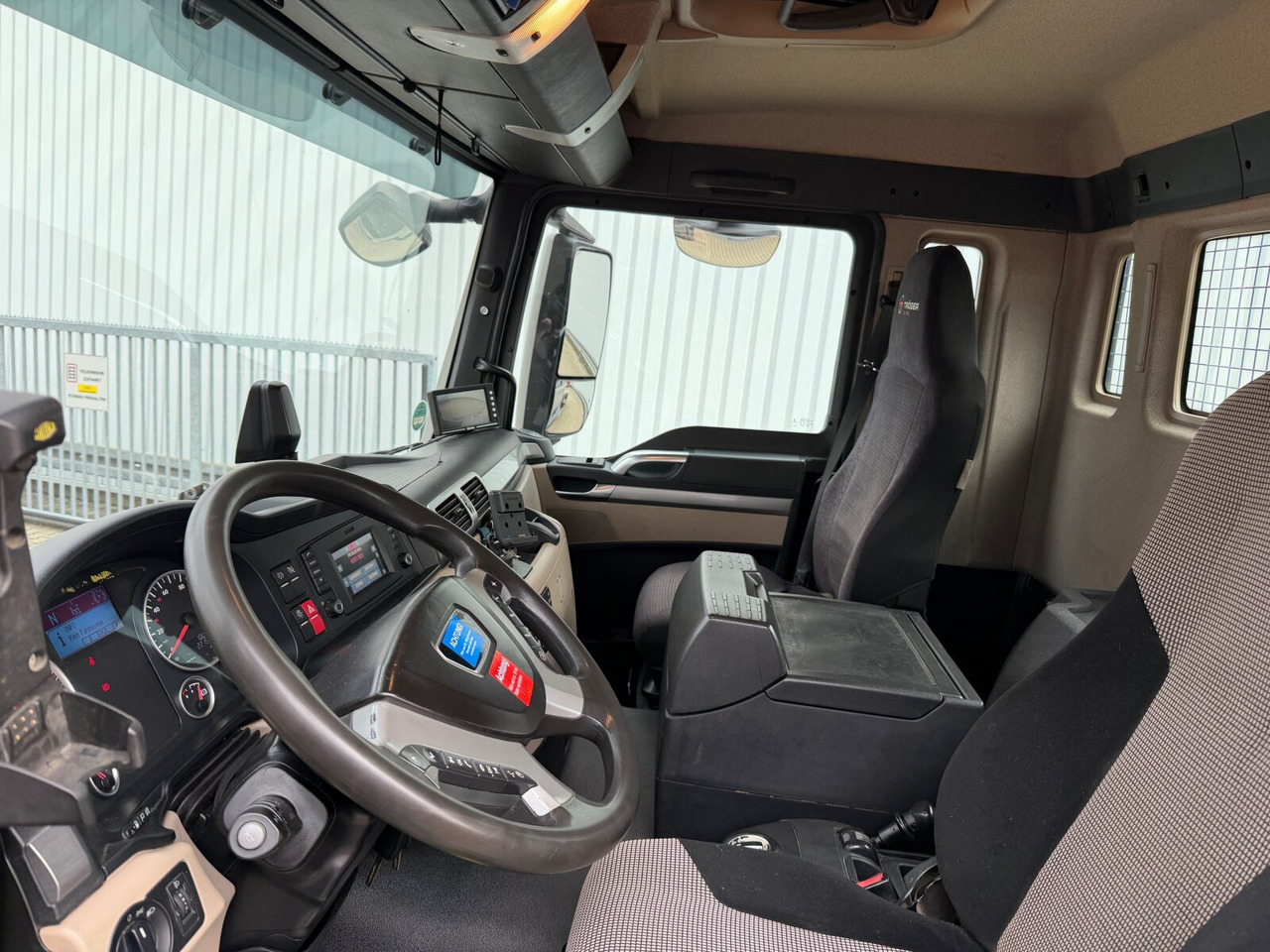 MAN TGS 26.420 6X2/4 BL TGS 26.420 6X2/4 BL, Intarder, Vorlauflenk-/lift, Tele-Absetzer, Funk - Портальный бункеровоз: фото 2 MAN TGS 26.420 6X2/4 BL TGS 26.420 6X2/4 BL, Intarder, Vorlauflenk-/lift, Tele-Absetzer, Funk - Портальный бункеровоз: фото 2