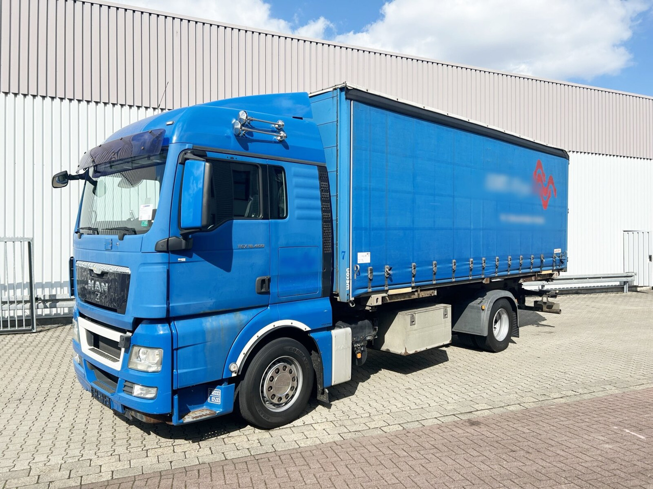 Фото интерьера 1: MAN TGX 18.400 4X2 LL TGX 18.400 4X2 LL, Fahrschulausstattung, XLX-Fahrerhaus лизинг MAN TGX 18.400 4X2 LL TGX 18.400 4X2 LL, Fahrschulausstattung, XLX-Fahrerhaus