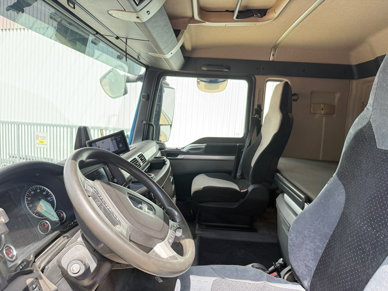 MAN TGX 26.580 6x2-4 BL TGX 26.580 6x2-4 BL, Intarder, Lenk-/Liftachse, Funk - Крюковой мультилифт: фото 3 MAN TGX 26.580 6x2-4 BL TGX 26.580 6x2-4 BL, Intarder, Lenk-/Liftachse, Funk - Крюковой мультилифт: фото 3