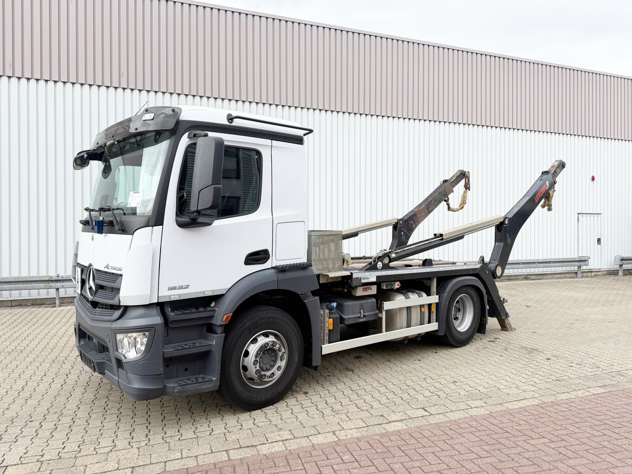 Mercedes-Benz Actros 1832 L 4x2 Actros 1832 L 4x2, Navi, MultimediaCockpit, Funk - Портальный бункеровоз: фото 1 Mercedes-Benz Actros 1832 L 4x2 Actros 1832 L 4x2, Navi, MultimediaCockpit, Funk - Портальный бункеровоз: фото 1