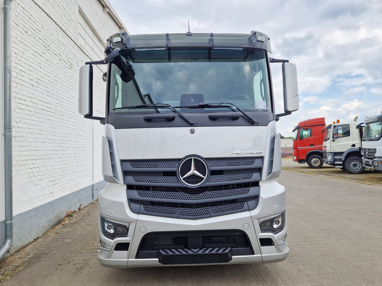 Mercedes-Benz Actros 2553 LL 6x2 Actros 2553 LL 6x2/46, Retarder, Liftachse, MultimediaCockpit, LED, Navi - Крюковой мультилифт: фото 3 Mercedes-Benz Actros 2553 LL 6x2 Actros 2553 LL 6x2/46, Retarder, Liftachse, MultimediaCockpit, LED, Navi - Крюковой мультилифт: фото 3