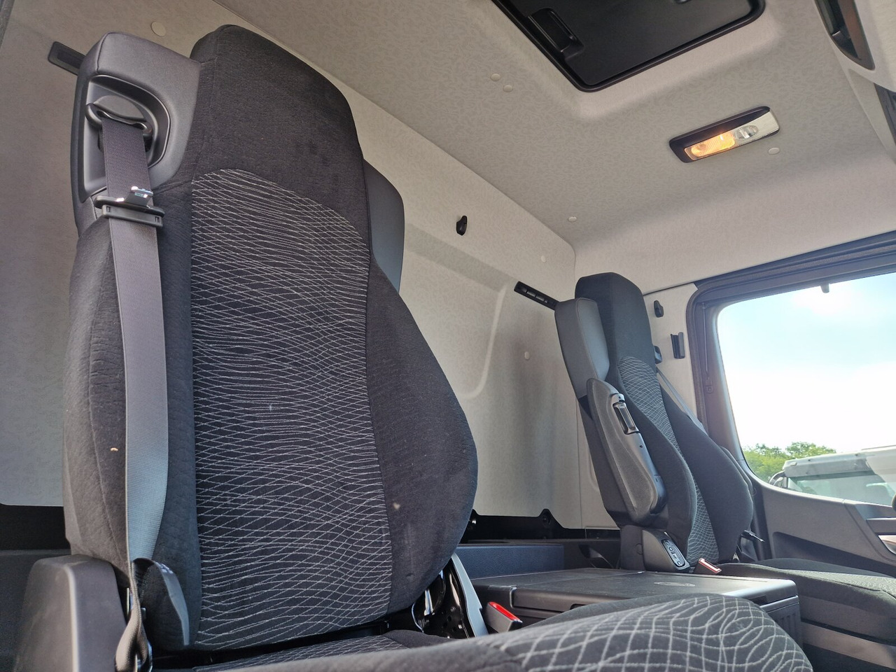 Mercedes-Benz Actros 2553 LL 6x2 Actros 2553 LL 6x2/46, Retarder, Liftachse, MultimediaCockpit, LED, Navi - Крюковой мультилифт: фото 5 Mercedes-Benz Actros 2553 LL 6x2 Actros 2553 LL 6x2/46, Retarder, Liftachse, MultimediaCockpit, LED, Navi - Крюковой мультилифт: фото 5