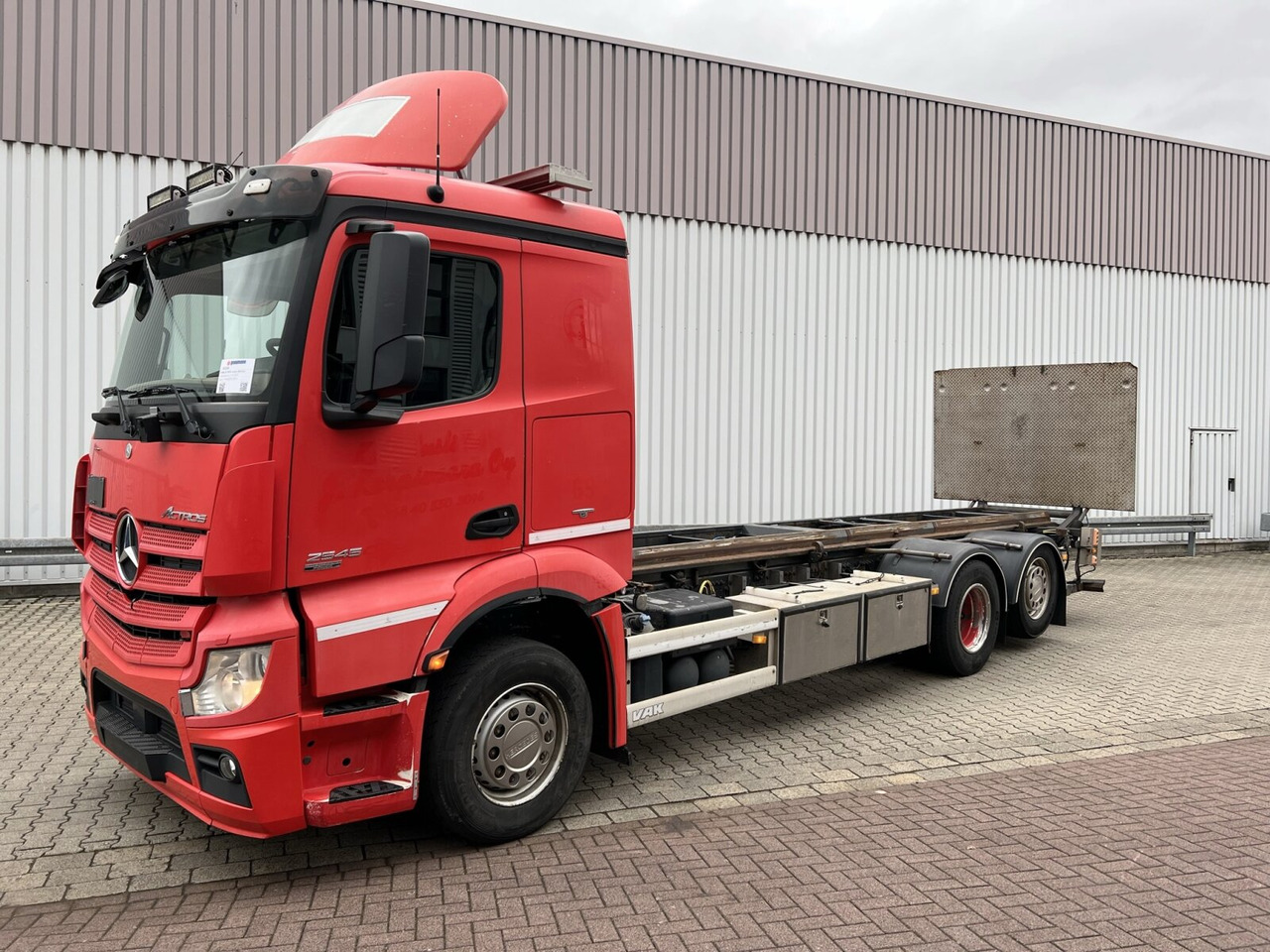 Mercedes-Benz Actros 2645 6x2 Actros 2645 6x2, Retarder, Liftachse, AWL, Hiab LBW - Грузовик-шасси: фото 1 Mercedes-Benz Actros 2645 6x2 Actros 2645 6x2, Retarder, Liftachse, AWL, Hiab LBW - Грузовик-шасси: фото 1
