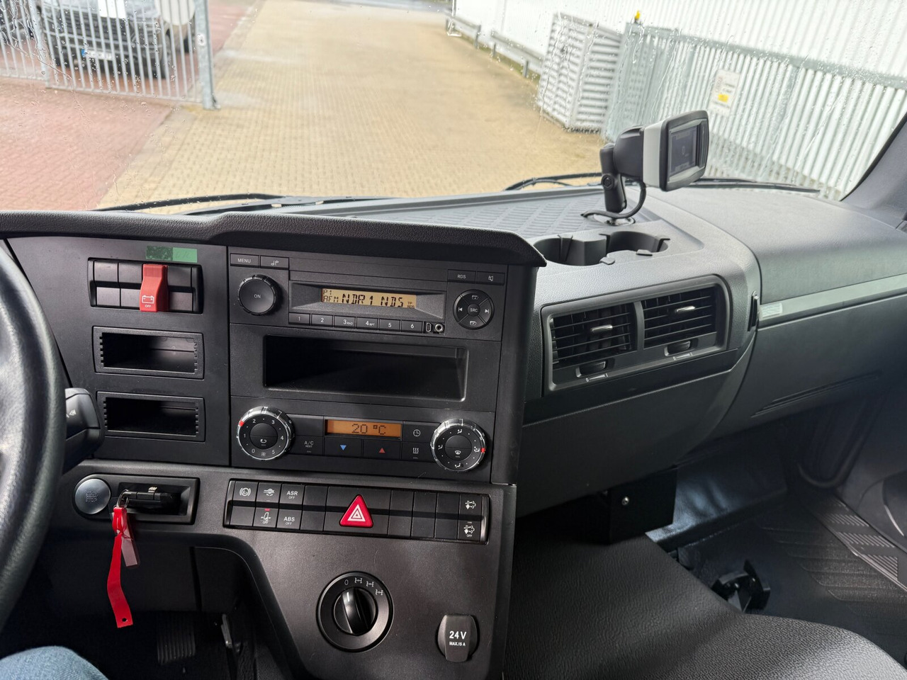 Mercedes-Benz Arocs 1827 A 4x4 Arocs 1827 A 4x4, Ex-! - Грузовик бортовой/ Платформа: фото 3 Mercedes-Benz Arocs 1827 A 4x4 Arocs 1827 A 4x4, Ex-! - Грузовик бортовой/ Платформа: фото 3