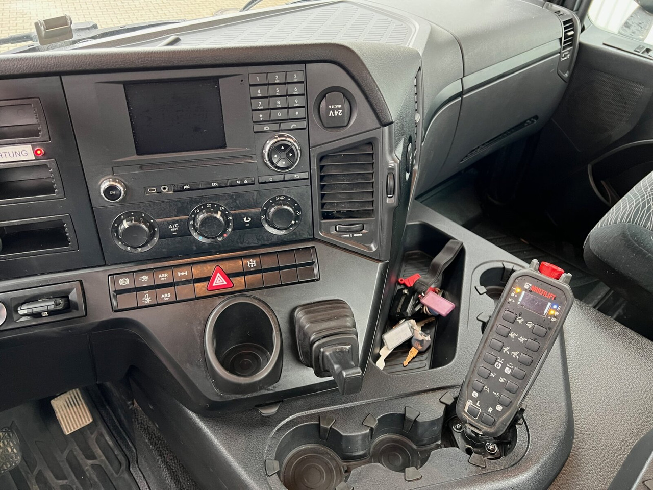 Mercedes-Benz Arocs 1830 K 4x2 Arocs 1830 K 4x2, Funk - Портальный бункеровоз: фото 5 Mercedes-Benz Arocs 1830 K 4x2 Arocs 1830 K 4x2, Funk - Портальный бункеровоз: фото 5