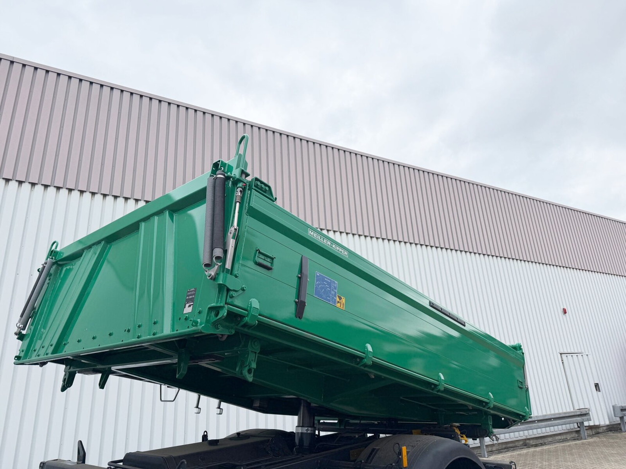 Mercedes-Benz Arocs 1840 K 4x2 Arocs 1840 K 4x2, MultimediaCockpit, Alu-Bordwände, Platz für Kranmontage - Самосвал: фото 2 Mercedes-Benz Arocs 1840 K 4x2 Arocs 1840 K 4x2, MultimediaCockpit, Alu-Bordwände, Platz für Kranmontage - Самосвал: фото 2