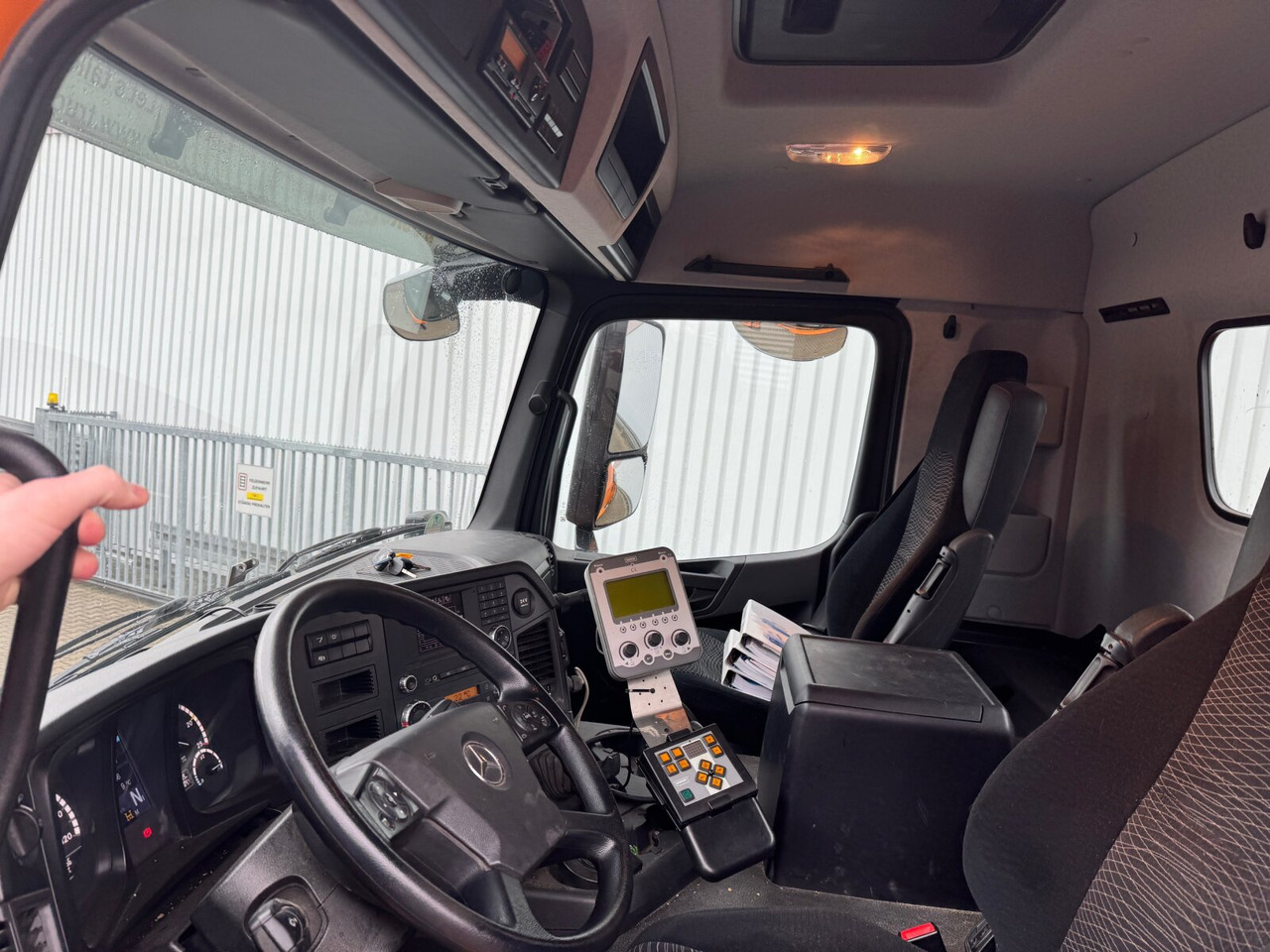 Mercedes-Benz Arocs 2036 AK 4x4 Arocs 2036 AK 4x4, Grounder, Motorabtrieb, Bordmatik, Winterdienstausstattung - Самосвал: фото 4 Mercedes-Benz Arocs 2036 AK 4x4 Arocs 2036 AK 4x4, Grounder, Motorabtrieb, Bordmatik, Winterdienstausstattung - Самосвал: фото 4