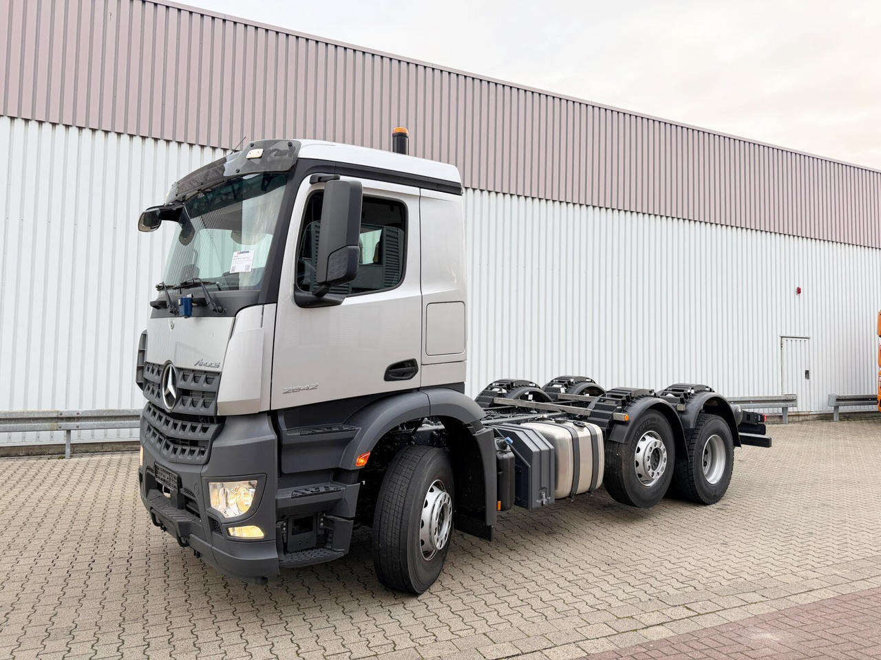 Mercedes-Benz Arocs 2542 L 6x2/4 Arocs 2542/45 L 6x2/4, Vorlauflenk-/liftachse, Navi, MultimediaCockpit - Грузовик-шасси: фото 1 Mercedes-Benz Arocs 2542 L 6x2/4 Arocs 2542/45 L 6x2/4, Vorlauflenk-/liftachse, Navi, MultimediaCockpit - Грузовик-шасси: фото 1